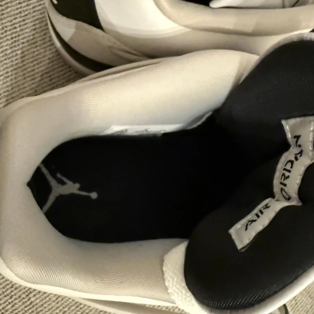 Jordan Men's Sneakers White Black Cream